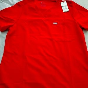 Figs Red Catarina One Pocket Top